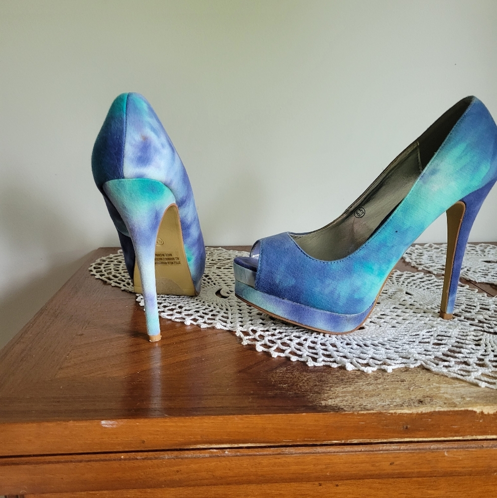 Blue tie dye platform heels 8.5 EUC
